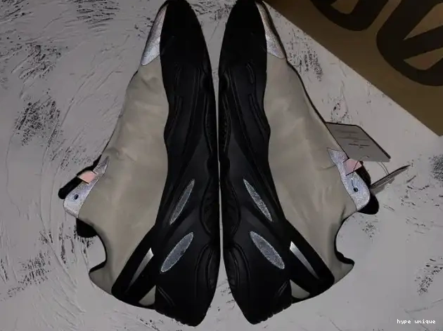 hype Bone Adidas FY3729 700 Boost Yeezy MNVN 0610